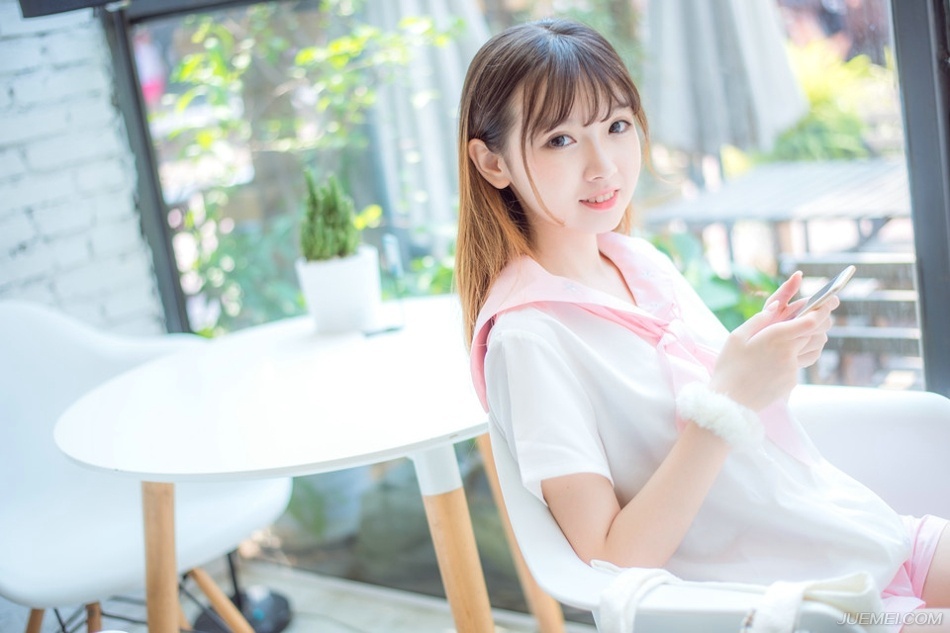 如果你懂我，就请你少些无端的猜疑，你要知道爱情的根基是信任;如果你懂我，就请你少些莫名的考验，你要知道爱情的底色是忠贞;如果你懂我，就请你少些人为的降温，你要知道爱情的保鲜是心跳;如果你懂我，就请你少些酸涩的追问，你要知道爱情的语言是无声。